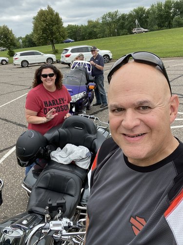 Annual Ride with Mike & Cheryl. Hi Guys!!! Picnic in Hastings for a quick break!