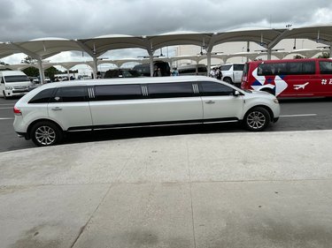 The Travel Agent hooked us up with a limo, way to start wedding weekend!